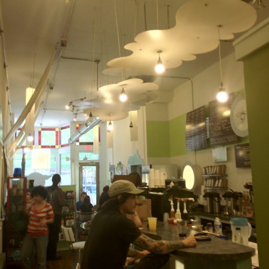 5/11/2012にJessica B.がLift Coffee Shop &amp; Caféで撮った写真