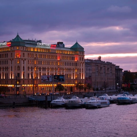 8/29/2011 tarihinde Natalia S.ziyaretçi tarafından Courtyard St. Petersburg Vasilievsky'de çekilen fotoğraf
