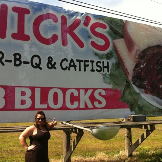 3/20/2011 tarihinde Jennifer J.ziyaretçi tarafından Nick&#39;s BBQ &amp; Catfish'de çekilen fotoğraf