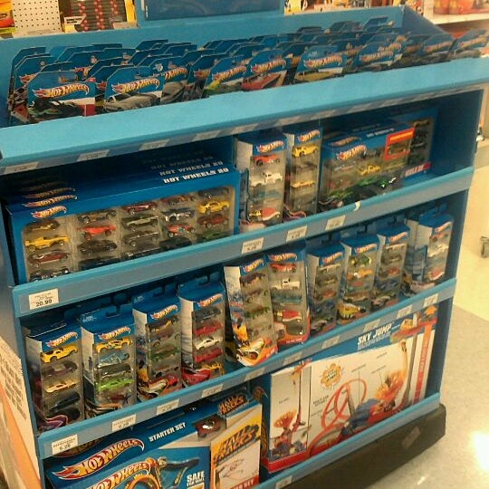 Photo taken at Toys"R"Us / Babies"R"Us by Christopher P. on 11/14/2011