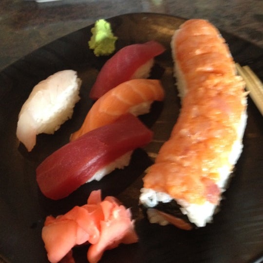 7/29/2012 tarihinde Justin R.ziyaretçi tarafından Nagoya Japanese Restaurant &amp; Sushi Bar'de çekilen fotoğraf