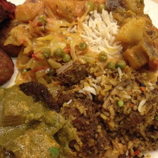 6/9/2012 tarihinde Paula P.ziyaretçi tarafından Mogul Indian Restaurant'de çekilen fotoğraf
