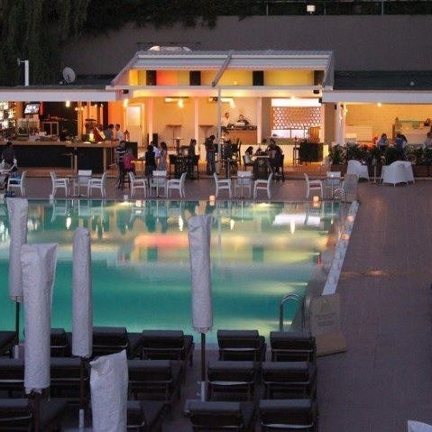 Снимок сделан в COLORS - Eat, Drink, Party - (Hillside City Club) пользователем gokhan g. 7/4/2012