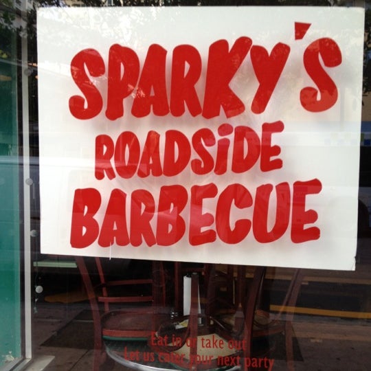 Foto tirada no(a) Sparky&#39;s Roadside BBQ por Mac M. em 3/22/2012