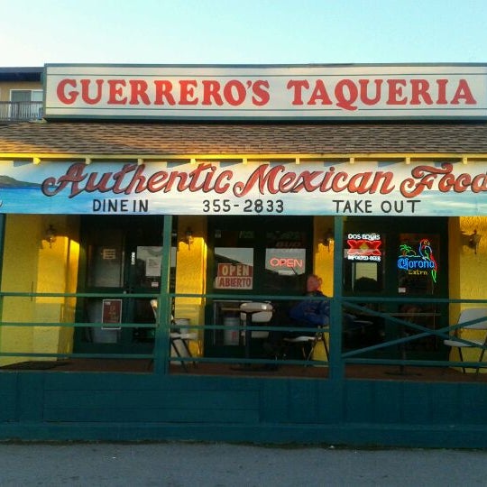 รูปภาพถ่ายที่ Guerrero’s Taqueria โดย Michael R. เมื่อ 1/29/2012
