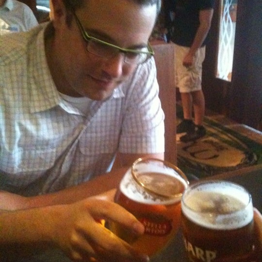 รูปภาพถ่ายที่ McCabe&#39;s Irish Pub โดย Andrew H. เมื่อ 6/10/2011