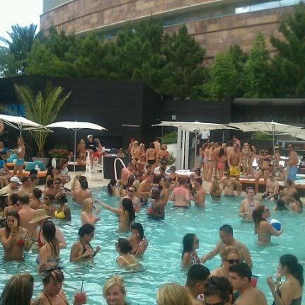 Foto tirada no(a) LIQUID Pool Lounge por Madison T. em 8/27/2011