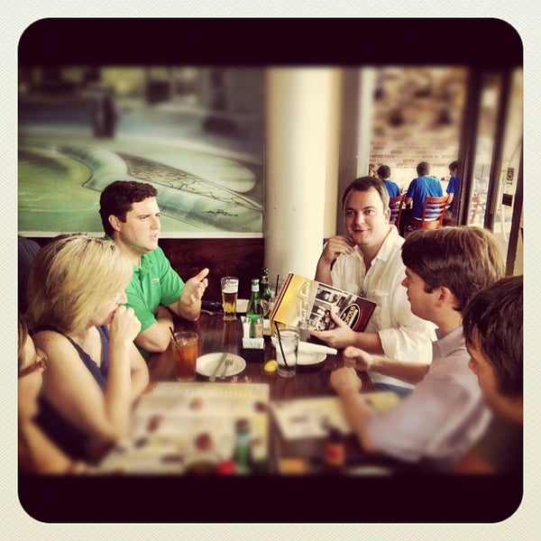 8/26/2012にKenneth Ryan J.がAcropolis Greek Tavernaで撮った写真