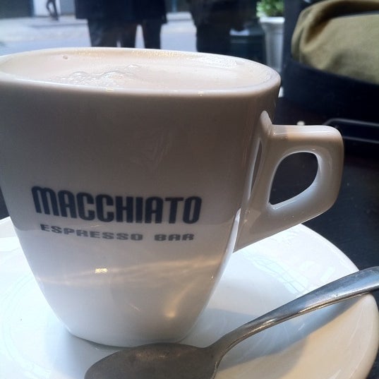 รูปภาพถ่ายที่ Macchiato Espresso Bar โดย Aimee Elizabethh เมื่อ 4/7/2011