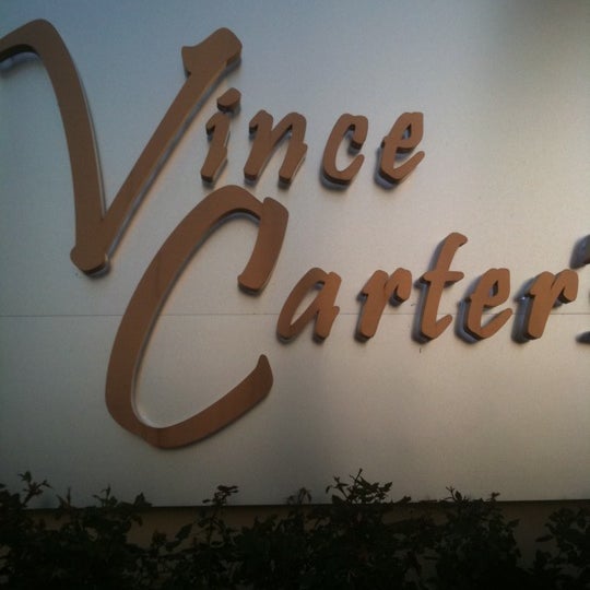 รูปภาพถ่ายที่ Vince Carter&#39;s โดย DHT22 เมื่อ 1/2/2011