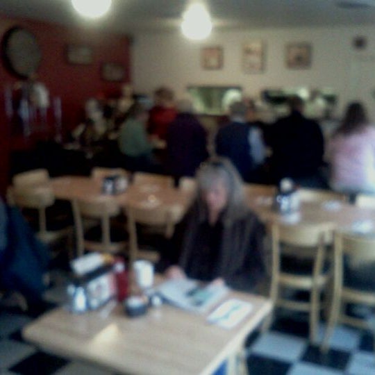 Photo taken at Penny Ann&#39;s Cafe by j37hr0 on 11/18/2011