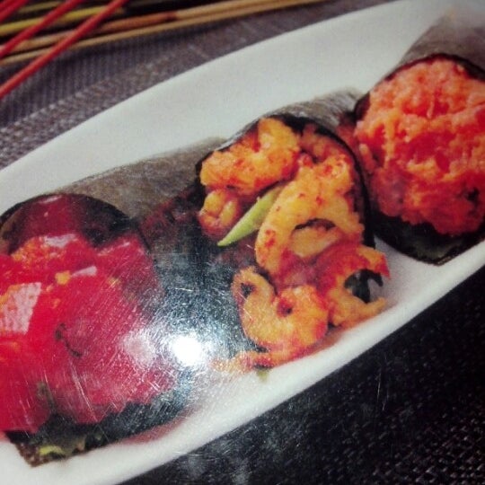 รูปภาพถ่ายที่ Misora Sushi โดย Scott L. เมื่อ 7/16/2012