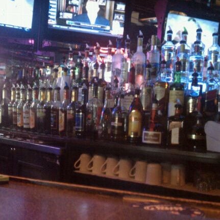 Photo taken at Players Sports Bar &amp; Grille by Steven M. on 9/13/2011