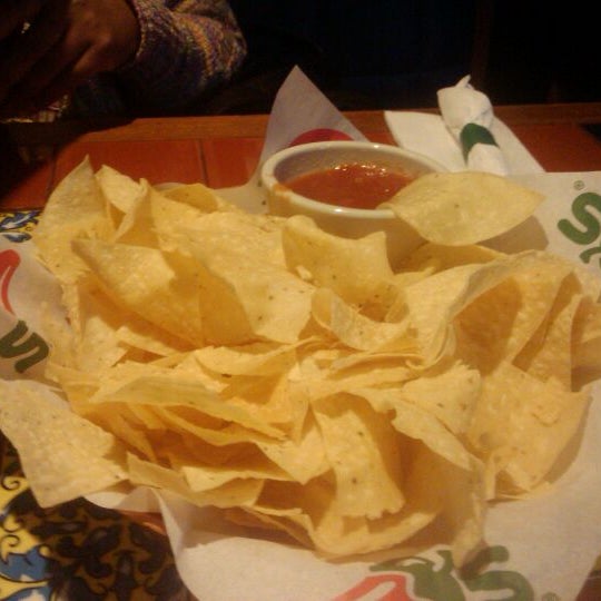 Photo taken at Chili&#39;s Grill &amp; Bar by Henry B. on 1/15/2012
