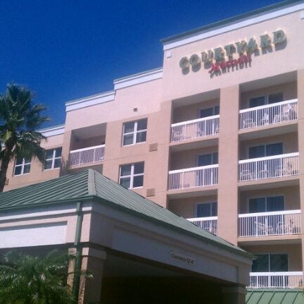 Photo taken at Courtyard by Marriott Miami Aventura Mall by Bart L. on 2/24/2012
