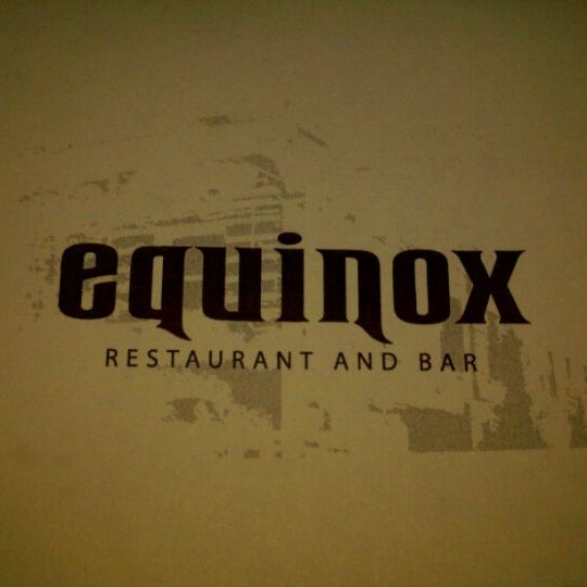 3/12/2011 tarihinde Rebecca S.ziyaretçi tarafından Equinox Restaurant &amp; Bar'de çekilen fotoğraf