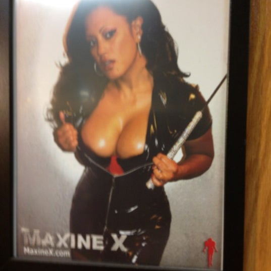 Foto tirada no(a) Maxine&#39;s Adult Playground por Blu V. em 9/8/2012