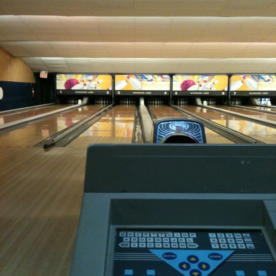 Photo taken at Whitestone Lanes Bowling Centers by Paulina B. on 7/25/2011