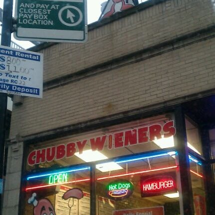Foto tirada no(a) Chubby Wieners por mark c. em 12/22/2011
