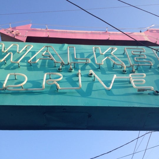 5/19/2012 tarihinde Liz L.ziyaretçi tarafından Walker&#39;s Drive In'de çekilen fotoğraf