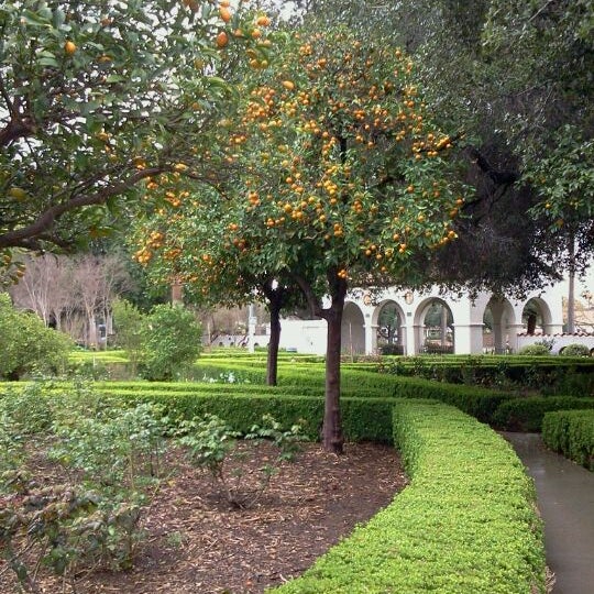 Елисейский парк лос анджелес. Сиудад реаль скульптуры. Brand park. Brand park. Парк родо монтевидео фото.