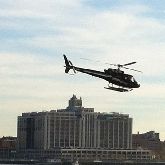 รูปภาพถ่ายที่ Liberty Helicopter Tours โดย David O. เมื่อ 11/29/2011