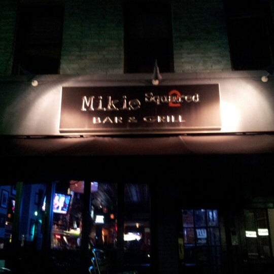 Foto scattata a Mikie Squared Bar &amp; Grill da TJ A. il 8/23/2012