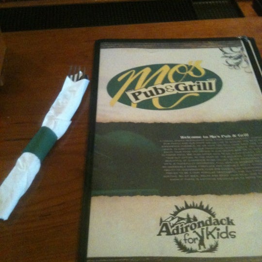 Foto diambil di Mo&#39;s Pub &amp; Grill oleh Brian pada 9/3/2012