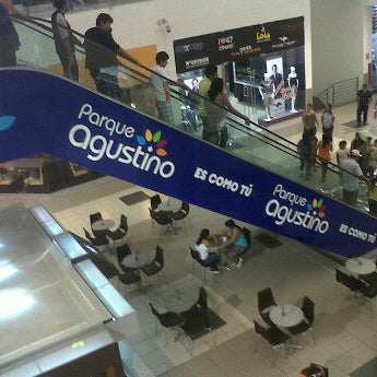 1/23/2012にSusan C.がAgustino Plazaで撮った写真