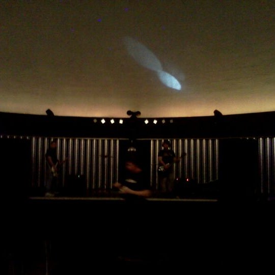 รูปภาพถ่ายที่ Laserdome โดย Karlie B. เมื่อ 1/29/2012