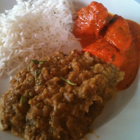 Снимок сделан в India&#39;s Tandoori Halal Restaurant пользователем Jim W. 9/16/2011