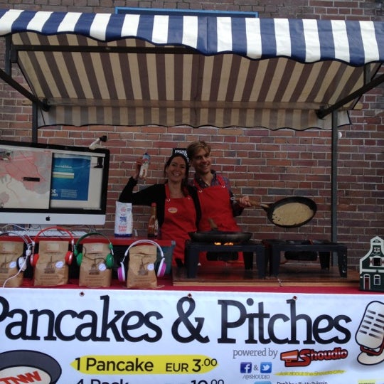 Foto tirada no(a) Pancakes &amp; Pitches por Georgios G. em 4/26/2012