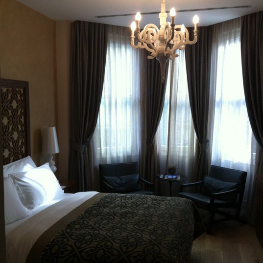 Foto tomada en Stories Hotel Karakol  por Ali Hayati I. el 11/29/2011
