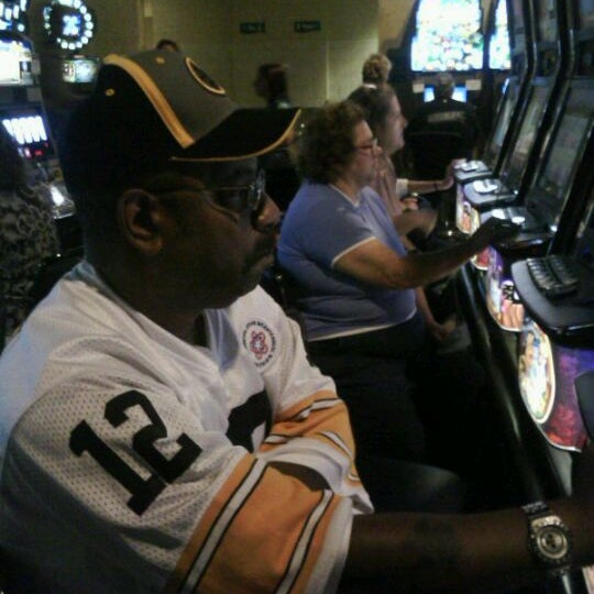 Photo taken at Wheeling Island Hotel-Casino-Racetrack by Bobbi R. on 9/3/2011