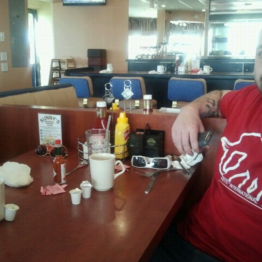 Foto diambil di Sunny&#39;s Diner oleh Chris T. pada 6/20/2012