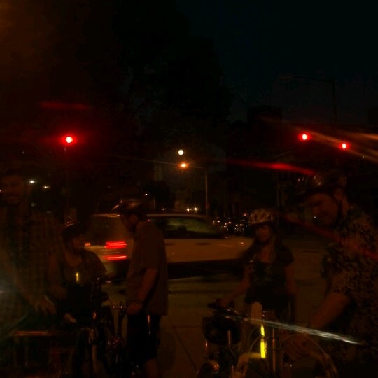 รูปภาพถ่ายที่ BicycleSPACE โดย Jenni F. เมื่อ 9/1/2012