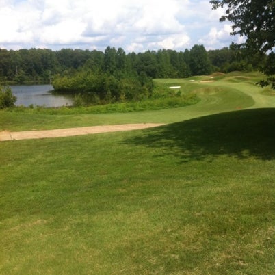 Das Foto wurde bei Gauntlet Golf Club von Kayla am 8/18/2012 aufgenommen