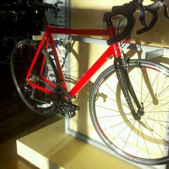 performance bike howe ave