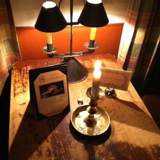 รูปภาพถ่ายที่ Longfellow&#39;s Wayside Inn โดย Erin เมื่อ 3/22/2011