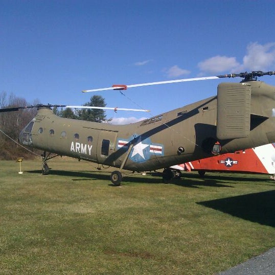 Снимок сделан в American Helicopter Museum пользователем Desiree E. 1/18/2012