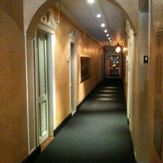 7/24/2011 tarihinde Daniel S.ziyaretçi tarafından Hotel Lombardy'de çekilen fotoğraf