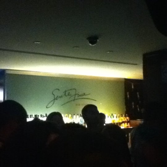 รูปภาพถ่ายที่ Gente Fina - Bar e Lounge โดย Karina C. เมื่อ 11/14/2011
