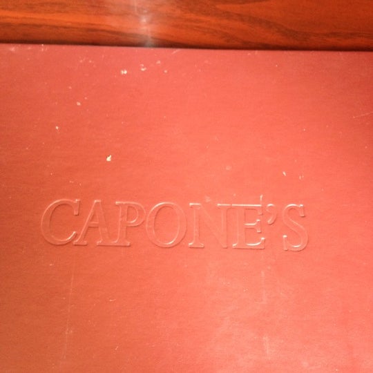 5/4/2012 tarihinde Lauren K.ziyaretçi tarafından Capone&#39;s Bar &amp; Oven'de çekilen fotoğraf
