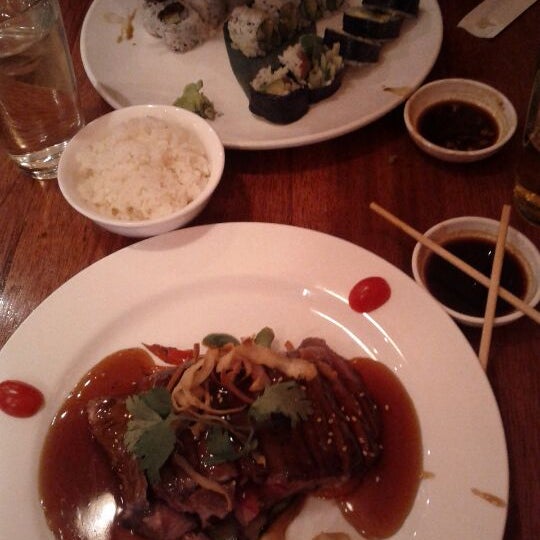 Снимок сделан в Ginza Japanese Restaurant пользователем pascal l. 1/9/2012
