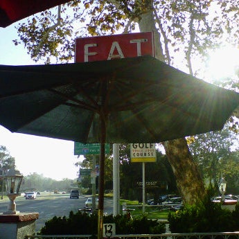 Foto tomada en Los Feliz Cafe  por Mikey C. el 10/15/2011