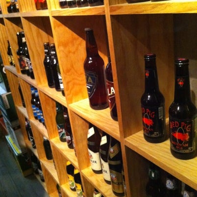 รูปภาพถ่ายที่ The Beer Company โดย Eduardo L. เมื่อ 8/11/2012