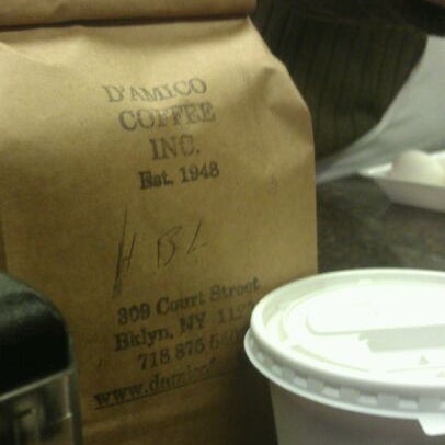 1/9/2012에 Mark D.님이 D&#39;Amico Coffee Roasters에서 찍은 사진
