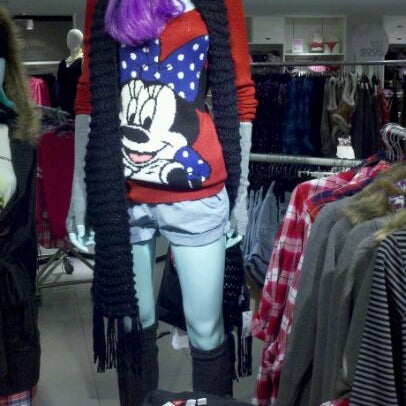 H M 1731 Palisades Center Dr