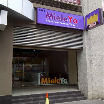 รูปภาพถ่ายที่ Mieleyo Premium Frozen Yogurt โดย Kenny K. เมื่อ 7/30/2011