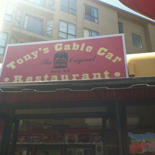 รูปภาพถ่ายที่ Tony&#39;s Cable Car Restaurant โดย Insp Ackord P. เมื่อ 6/19/2012